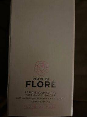 Le Rosé Illuminating Vitamin C Cleanser — Pink